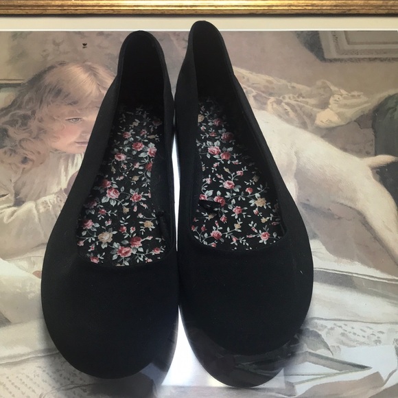Flats - Picture 1 of 4